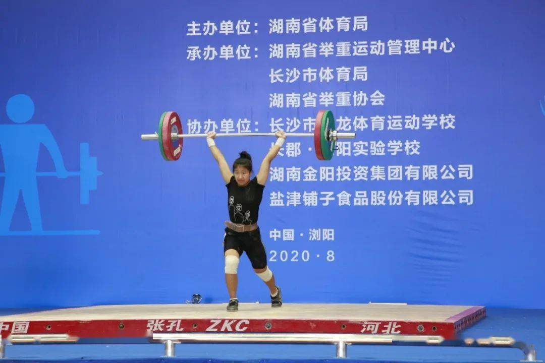 小个子举重世界冠军_中国举重冠军小个子男生_举重选手个子矮